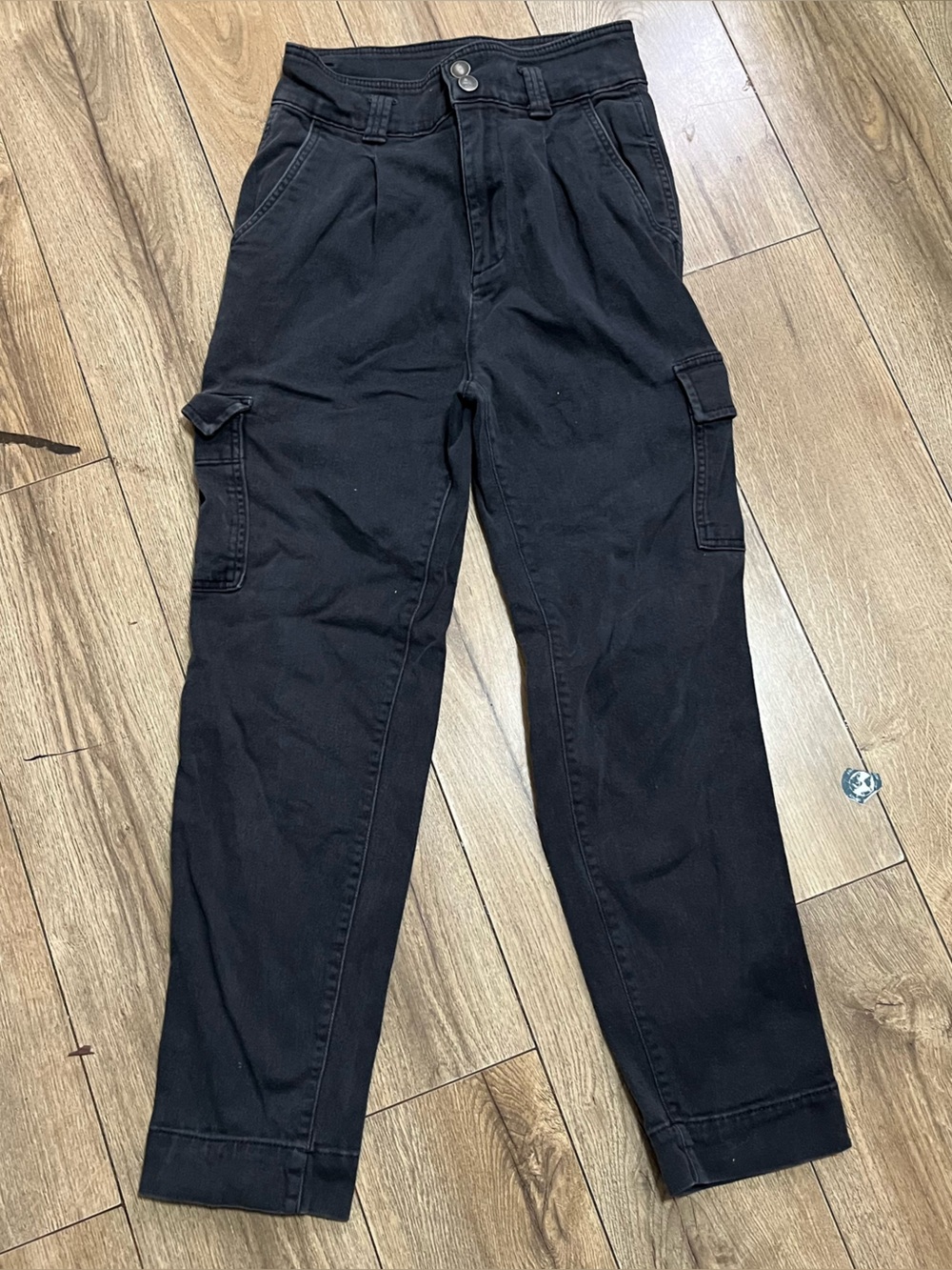 GAP Black Women's Cargo Pants with Side Flap Pockets high rise moonlight color